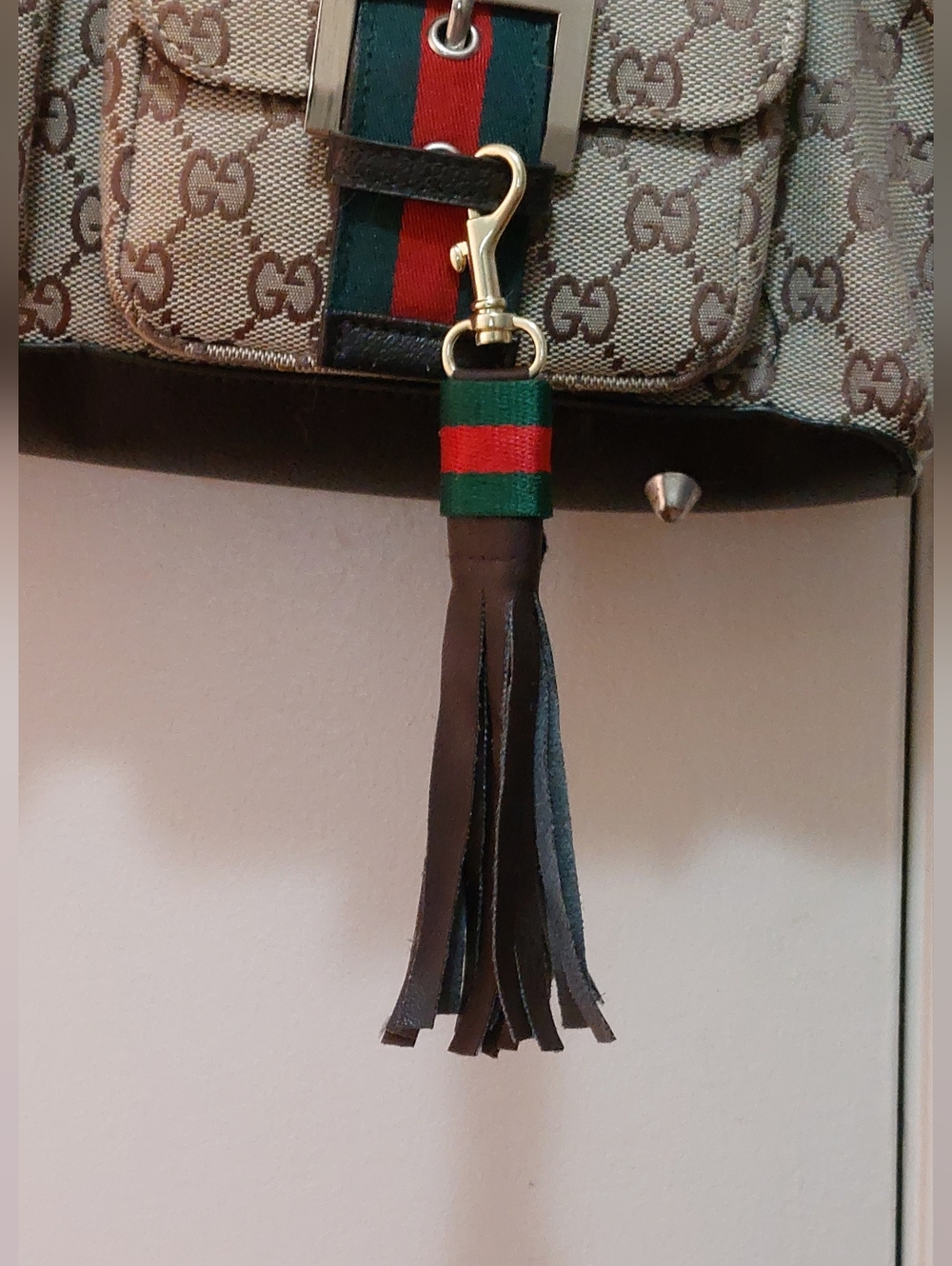 Gucci Brown Leather Tassel Bag Charm With Iconic Green/Red Stripes - Picture 5 of 8